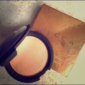 BECCA Shimmering Skin Perfector in Champagne Pop ✨